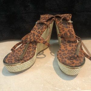 Adorable leopard print wedges